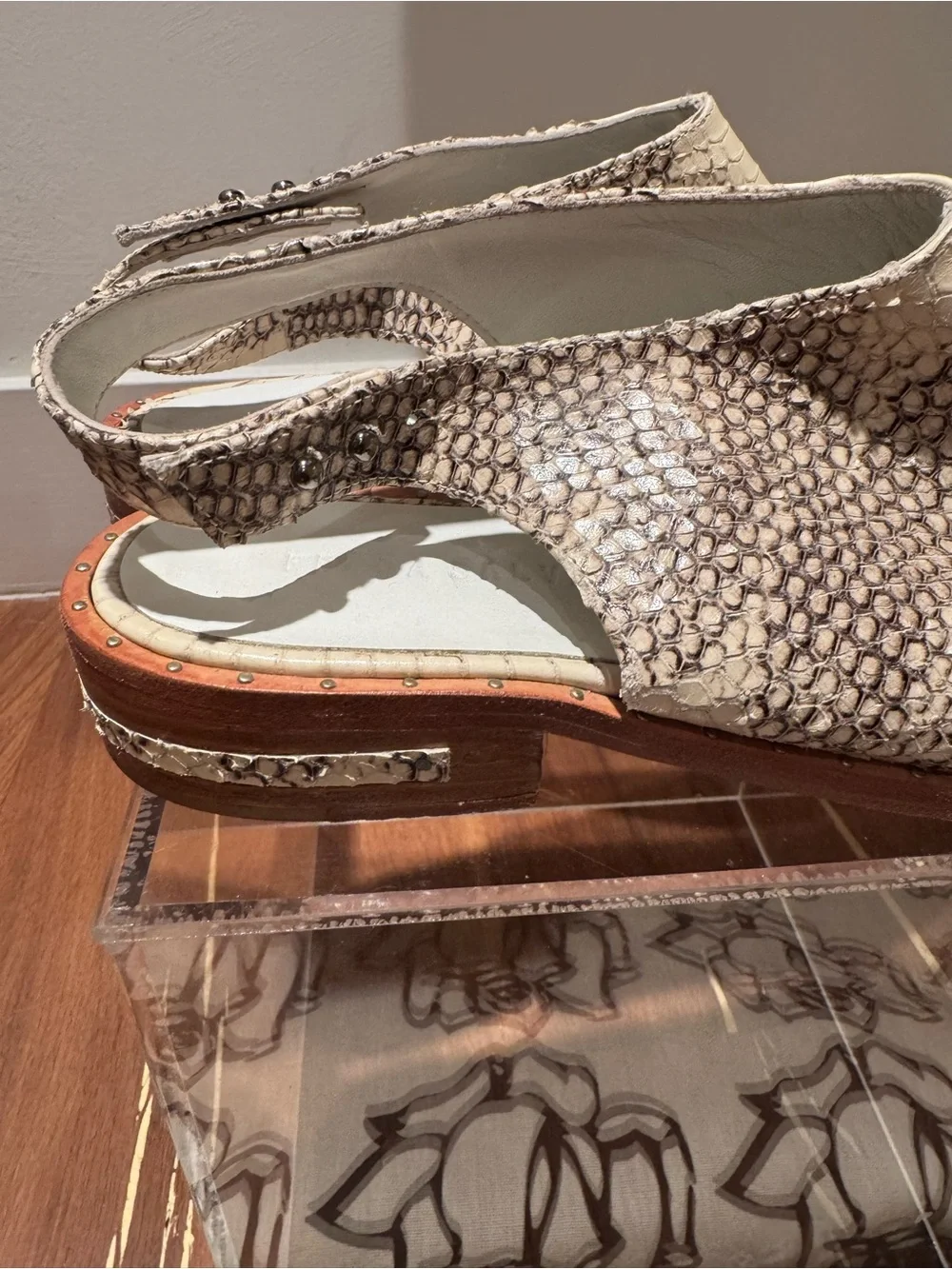 Freda Salvador, the  ‘Rush’ Cream & Taupe Snakeskin Slingback Shoes. Size 9.5